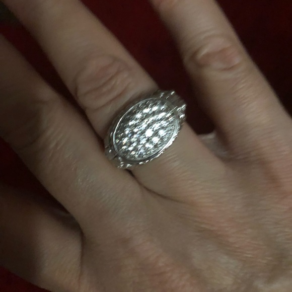 Beautiful Ring - Picture 2 of 8